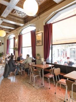 Bares y cafeterías para un día diferente en Lavapiés