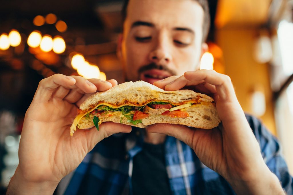 Cinco bares en los que comer sin cubiertos